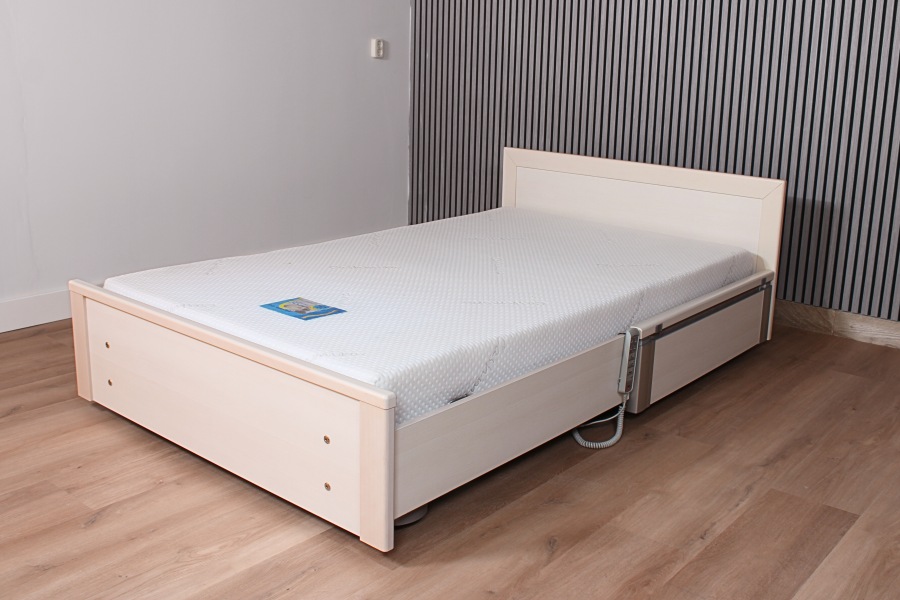 Hoog-laag bed qqq1114 Formidabel maat 120 x 200.  SPLINTERNIEUW! VOOR ALS U SNEL EEN BED IN HUIS WILT HEBBEN. Nu met enorme korting!